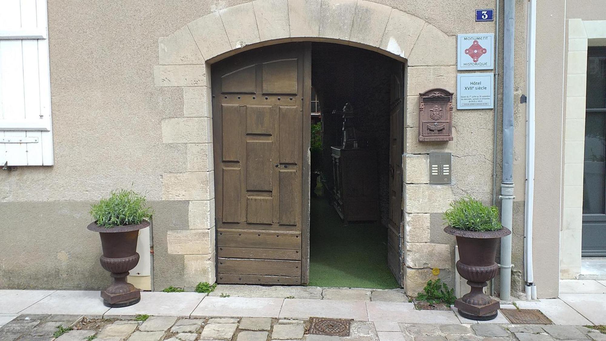 Apartment 2 Pieces Et Jardin Hyper Centre *